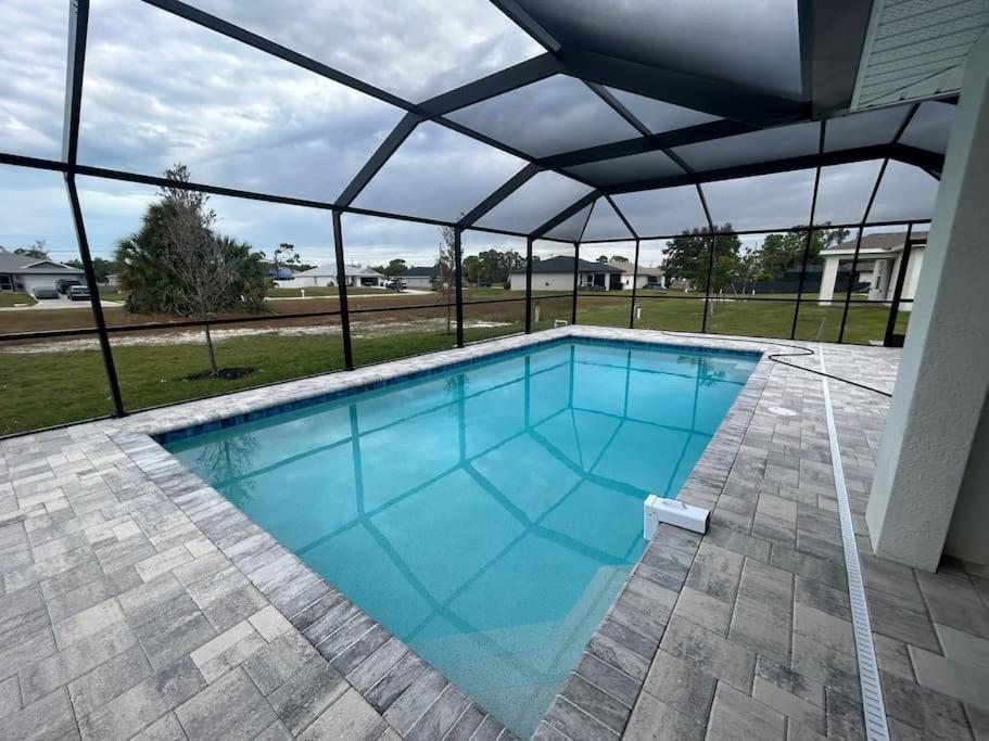 Willa New With Heated Saltwater Pool! Ideal For 2 Families! Cape Coral Zewnętrze zdjęcie